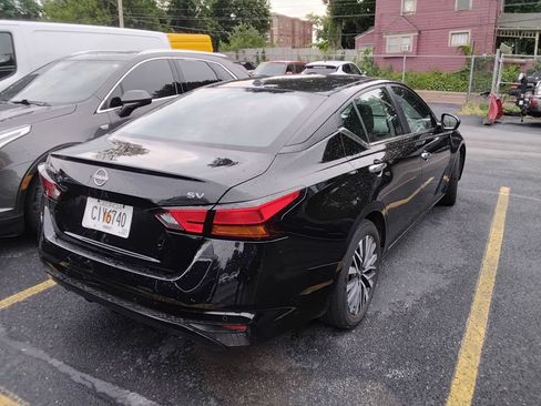 Used 2024 Nissan Altima 2.5 SV FWD image 8