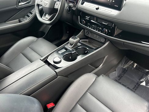 Used 2025 Nissan Rogue SL image 19