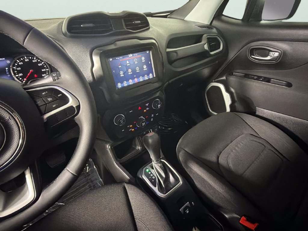 Used 2021 Jeep Renegade Latitude FWD image 19