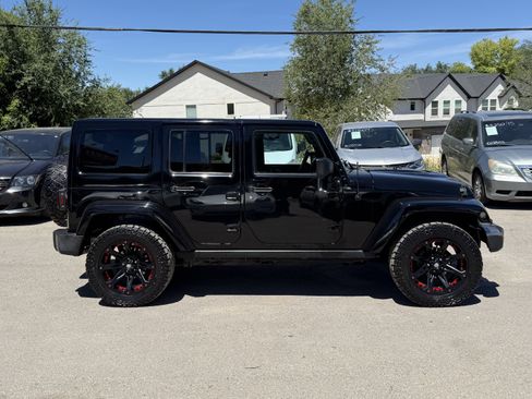 Used 2015 Jeep Wrangler Unlimited Sahara AWD/4WD image 3
