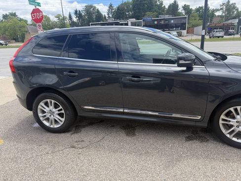 Used 2016 Volvo XC60 T5 Premier w/ Proximity Package FWD image 13