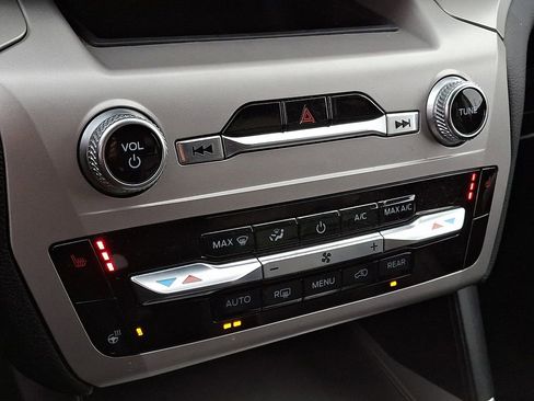 Used 2022 Ford Explorer XLT w/ Equipment Group 202A image 17