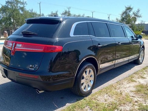 Used 2014 Lincoln MKT AWD image 6