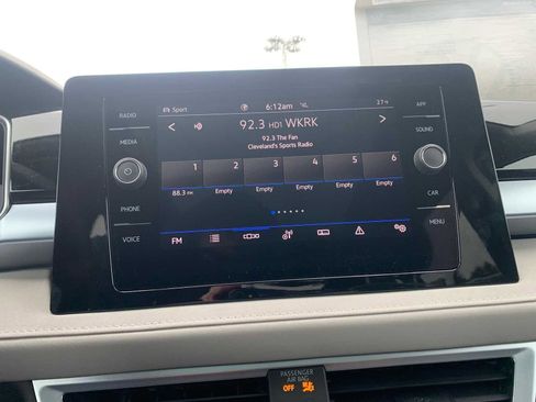 New 2026 Volkswagen Taos SE image 2