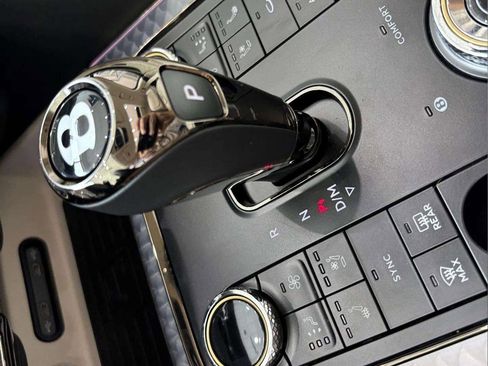 New 2025 Bentley Flying Spur Plug-In Hybrid image 27