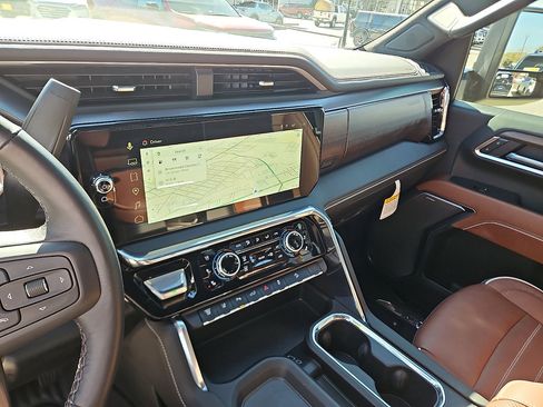 Used 2025 GMC Sierra 2500 Denali Ultimate image 17