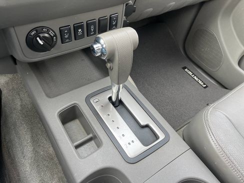 Used 2014 Nissan Frontier SL w/ SL Moonroof Package image 27