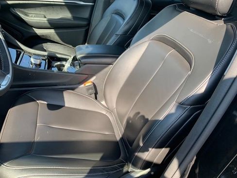 Used 2023 Jeep Grand Cherokee Limited w/ Black Appearance Package AWD/4WD image 15