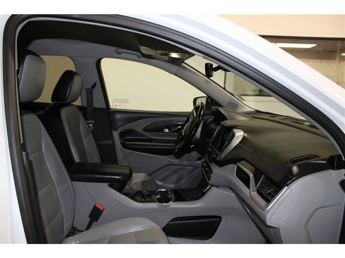 Used 2023 GMC Terrain SLT image 22