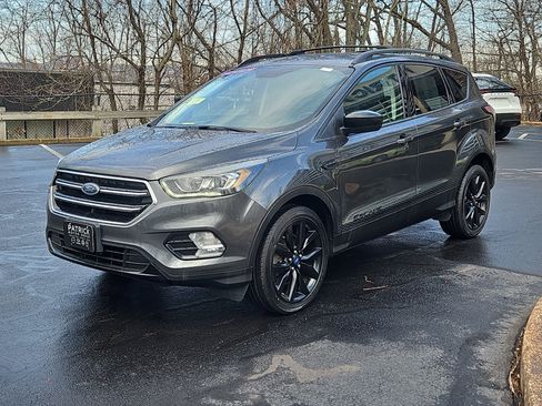 Used 2018 Ford Escape SE w/ SE Sport Appearance Package image 19