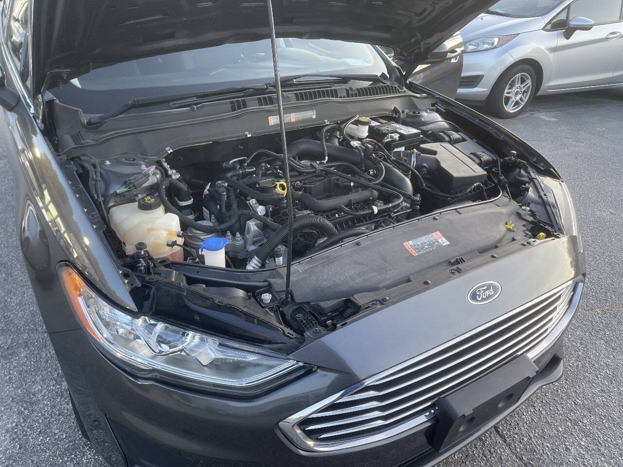 Used 2020 Ford Fusion SE FWD image 32