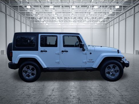 Used 2018 Jeep Wrangler Unlimited Sahara w/ Connectivity Group AWD/4WD image 6