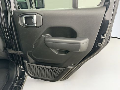 Used 2024 Jeep Wrangler Unlimited w/ Convenience Group AWD/4WD image 30