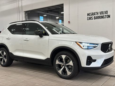 Used 2026 Volvo XC40 B5 Plus w/ Protection Package Premier image 3