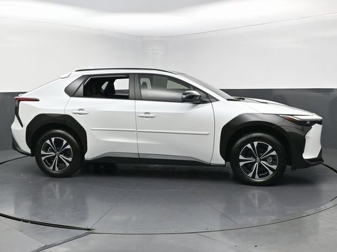 Used 2023 Toyota bZ4X XLE image 6