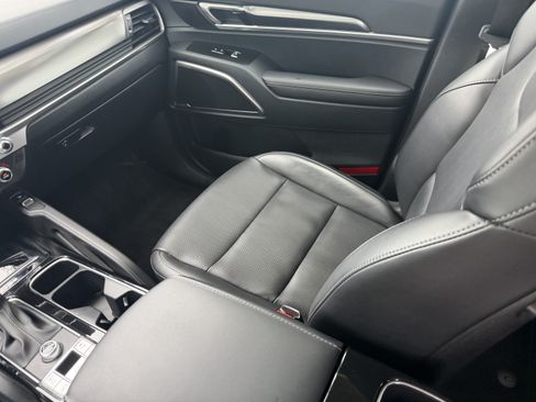 Certified 2024 Kia Telluride S FWD image 16