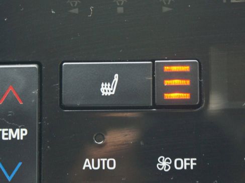 Used 2019 Toyota Avalon XLE image 8