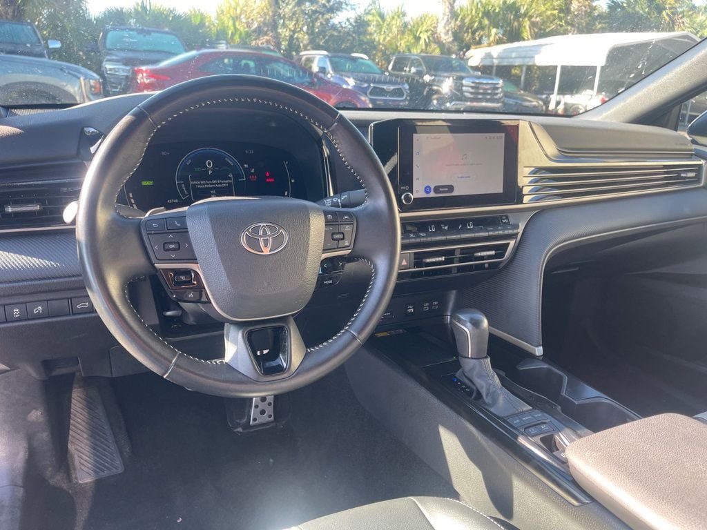 Used 2025 Toyota Camry SE FWD image 11