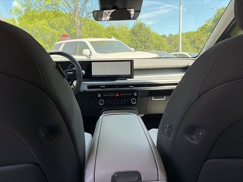 Used 2026 Hyundai Ioniq 9 SE image 5