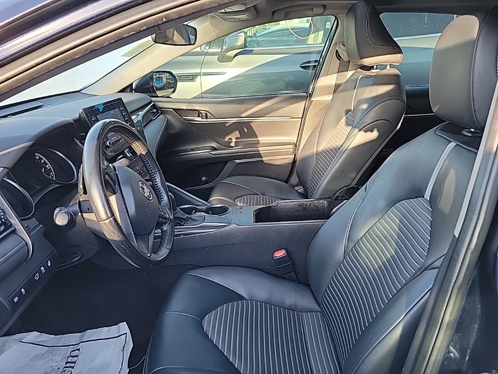 Used 2021 Toyota Camry SE w/ Cold Weather Package FWD image 6