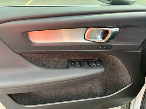 Used 2025 Volvo XC40 B5 Core AWD/4WD image 12