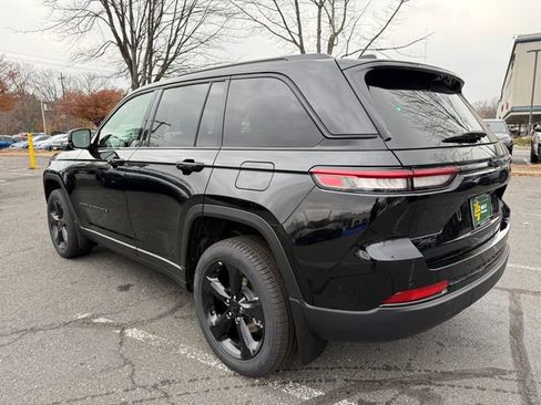 New 2025 Jeep Grand Cherokee Limited w/ Luxury Tech Group II image 10