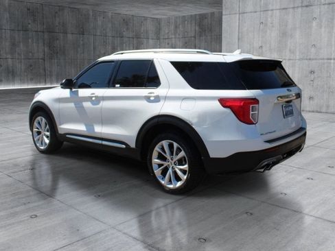 Used 2022 Ford Explorer Platinum w/ Equipment Group 601A AWD/4WD image 3