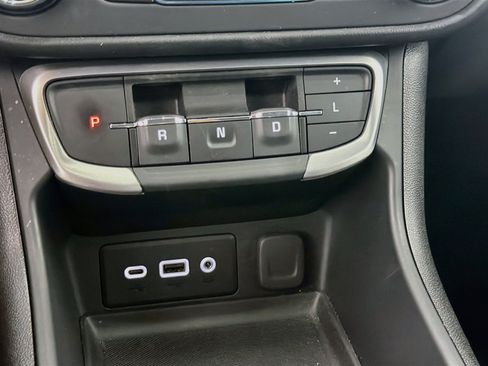 Used 2024 GMC Terrain SLE FWD image 23