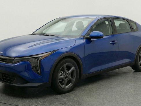 Used 2025 Kia K4 LXS image 3