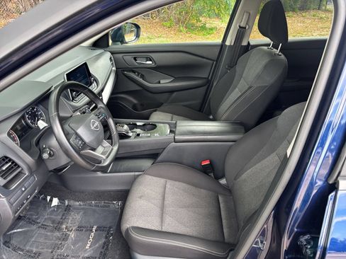Used 2025 Nissan Rogue SV FWD image 29