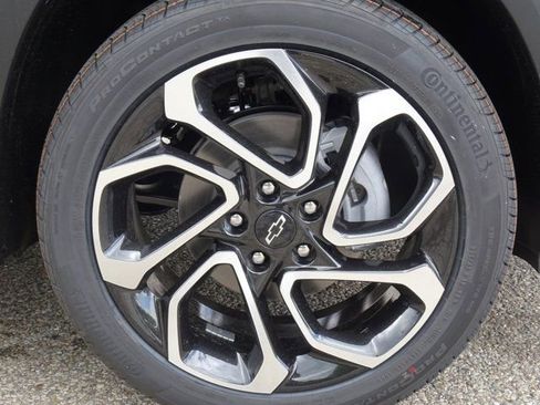 New 2026 Chevrolet Trax RS w/ Sunroof Package FWD image 5