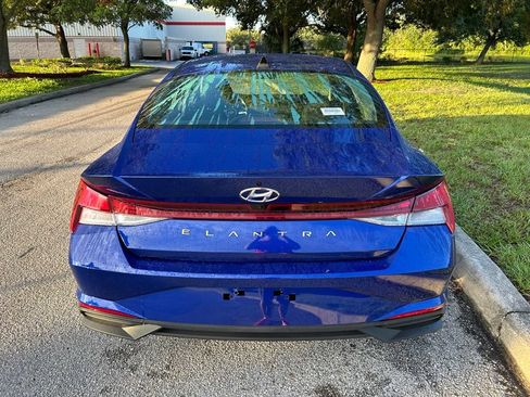 Used 2023 Hyundai Elantra SE FWD image 5