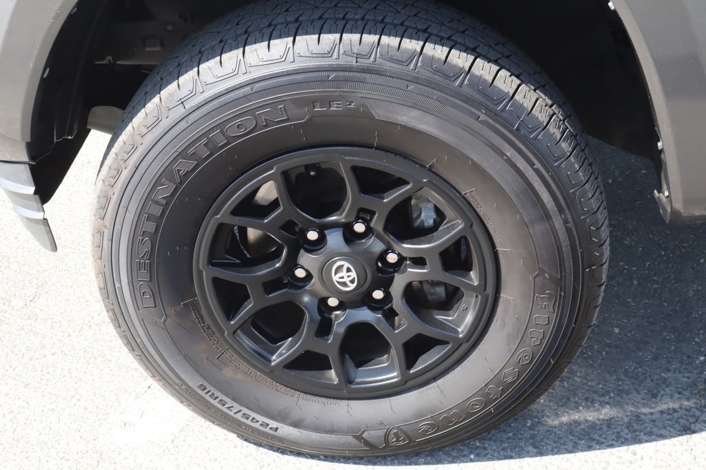 Used 2021 Toyota Tacoma SR5 RWD image 17