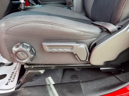 Used 2022 Jeep Wrangler Unlimited Sport image 25