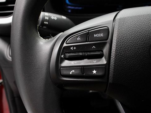 Certified 2025 Hyundai Venue Limited FWD image 28