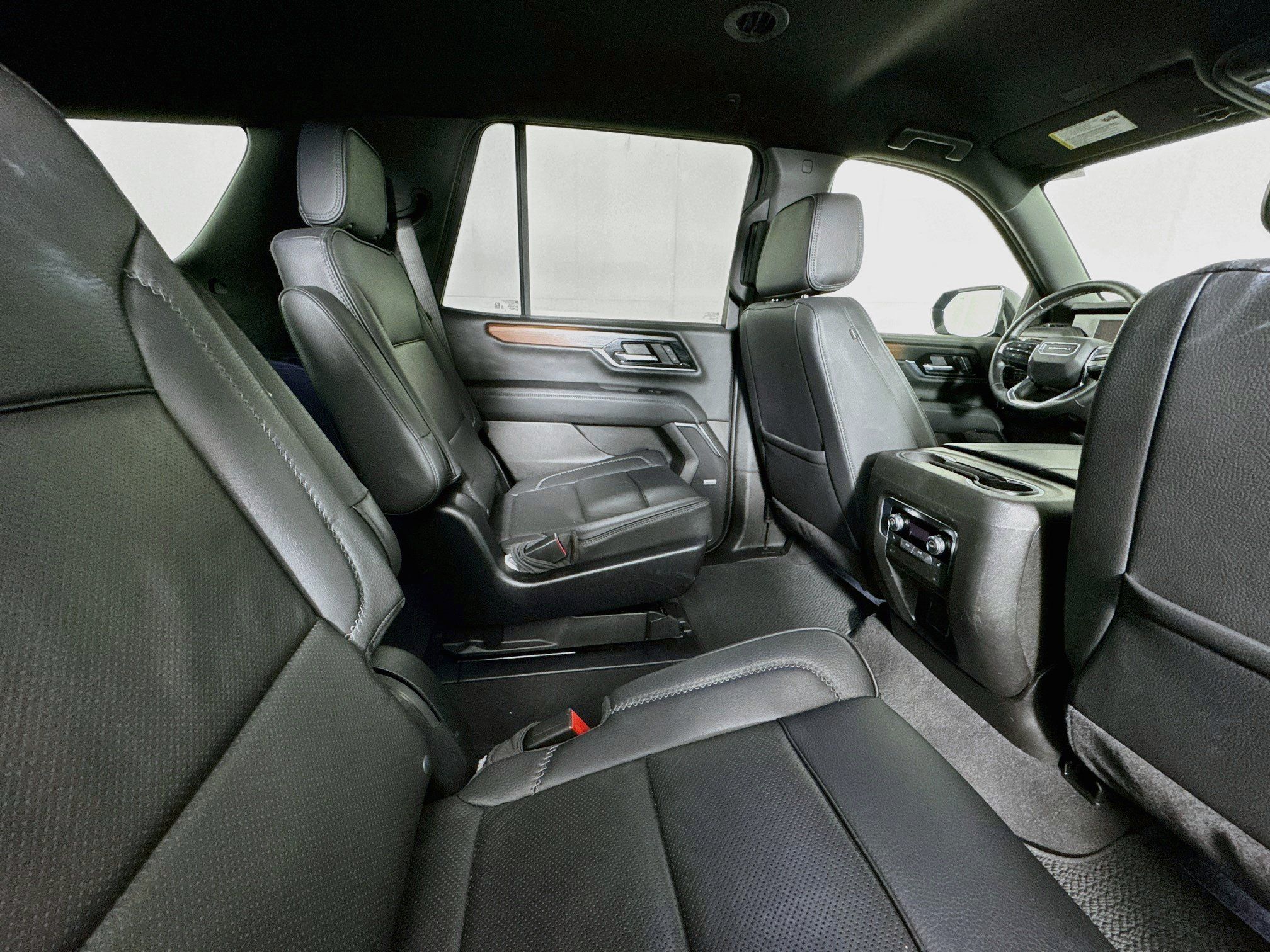 Used 2025 GMC Yukon Denali AWD/4WD image 24