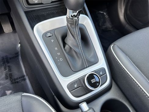 Used 2024 Hyundai Venue Limited image 52