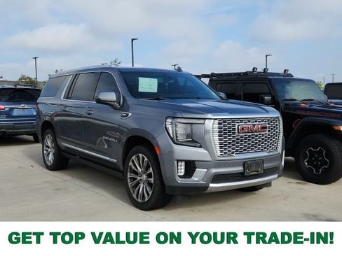 Used 2022 GMC Yukon XL Denali AWD/4WD image 1