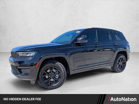 Used 2025 Jeep Grand Cherokee Altitude AWD/4WD image 1