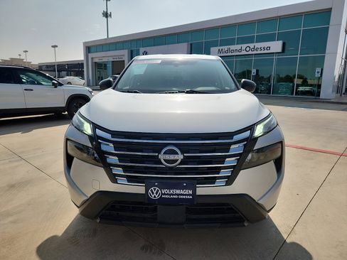 Used 2024 Nissan Rogue S FWD image 2