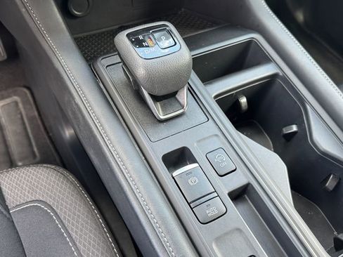 Used 2025 Nissan Pathfinder S image 32