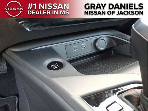 New 2026 Nissan Sentra SR w/ SR Premium Package FWD image 17