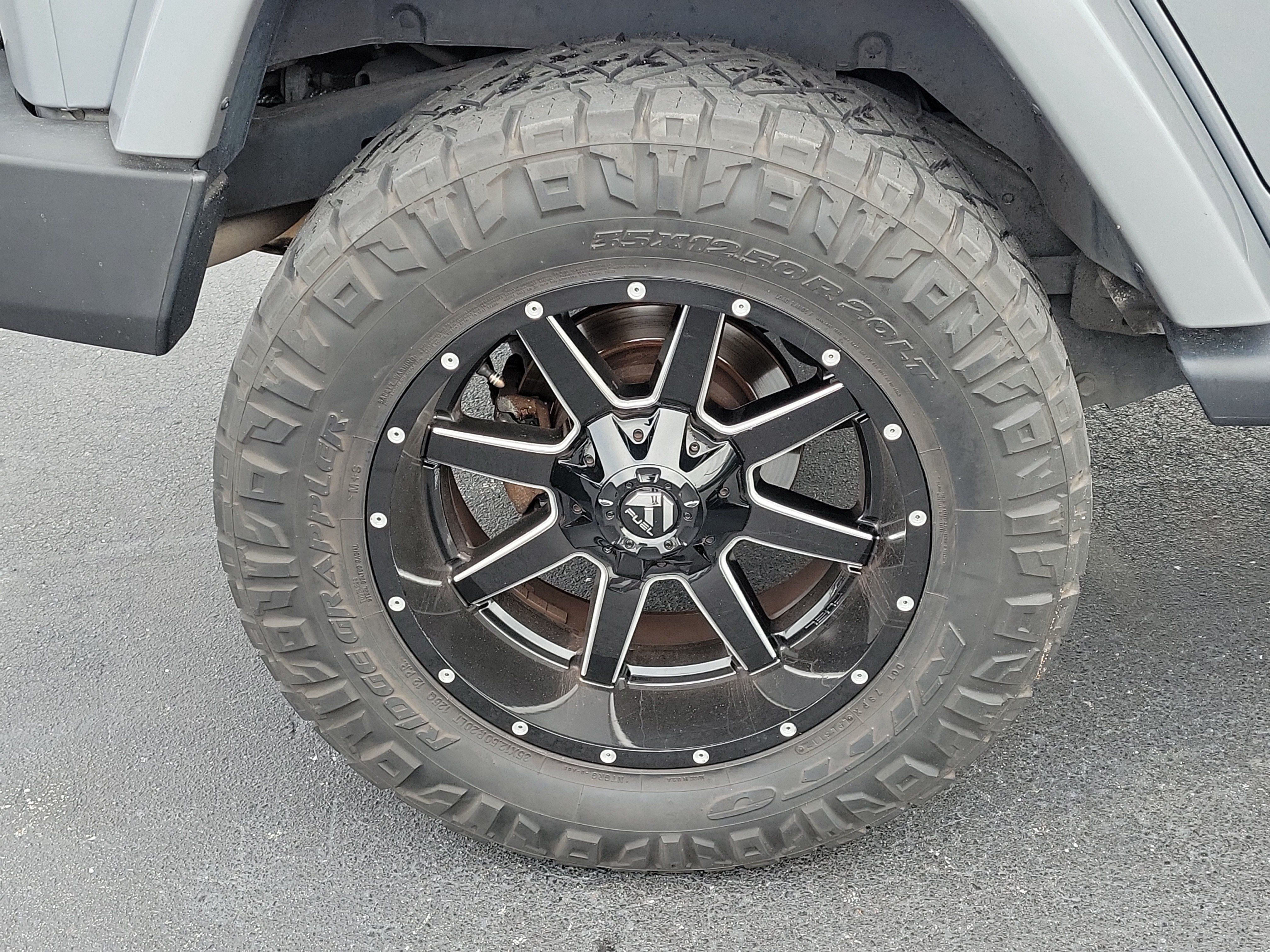 Used 2018 Jeep Wrangler Unlimited Sahara AWD/4WD image 7