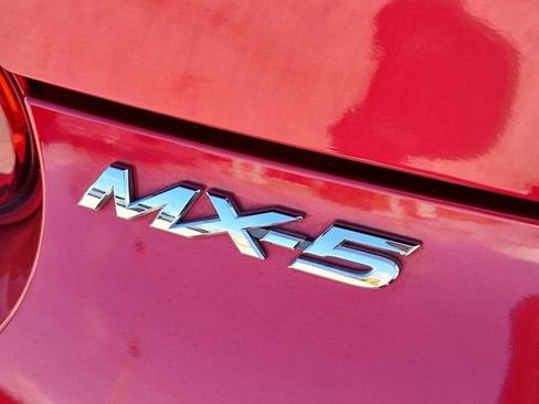 Used 2016 MAZDA MX-5 Miata Club image 10