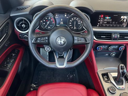 Used 2021 Alfa Romeo Stelvio Ti Sport AWD/4WD image 13