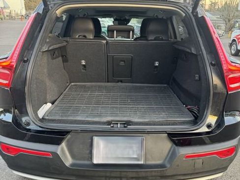 Used 2020 Volvo XC40 T5 Momentum w/ Protection Package image 10