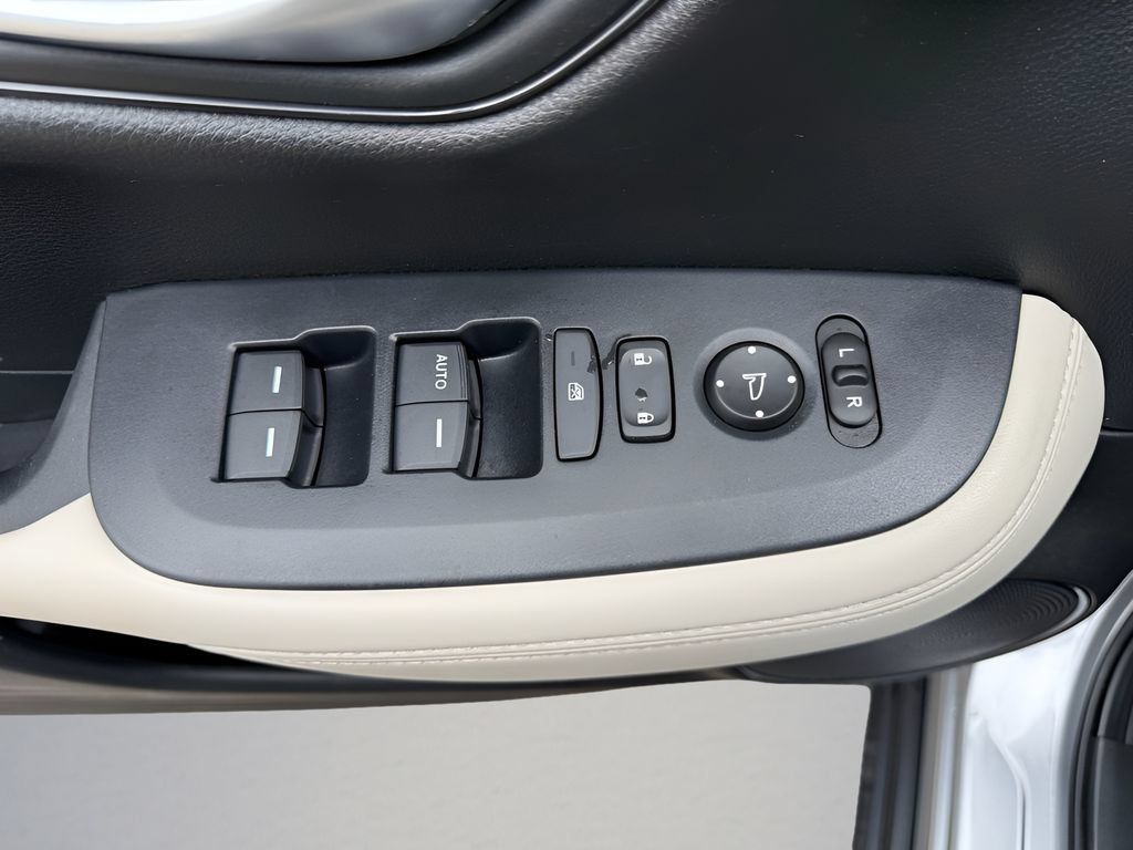 Used 2025 Honda HR-V LX image 14