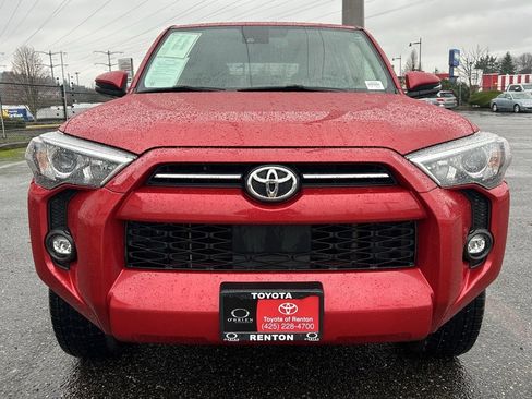 Certified 2022 Toyota 4Runner SR5 Premium w/ Moonroof Package image 2