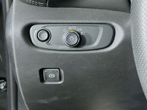 Used 2025 Chevrolet Blazer LT FWD image 16