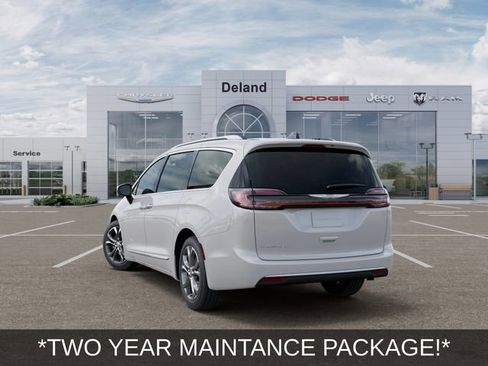 New 2026 Chrysler Pacifica Pinnacle FWD image 4